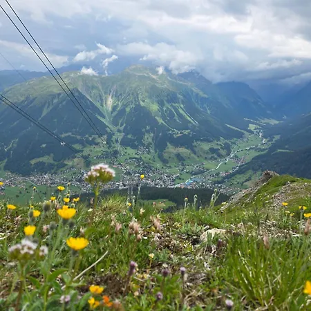 Gotschnagrat Bergrestaurant- Panoramic View Albergue